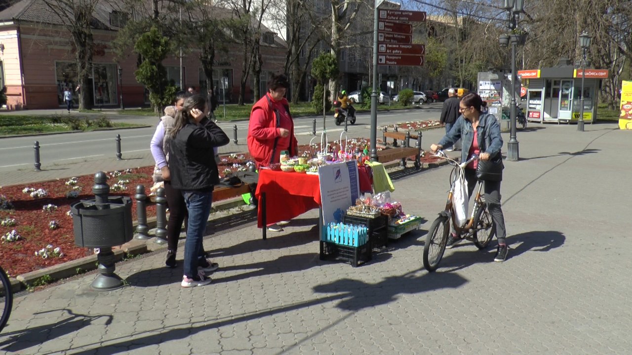 Humanitarni prodajni štand u centru Vrbasa 