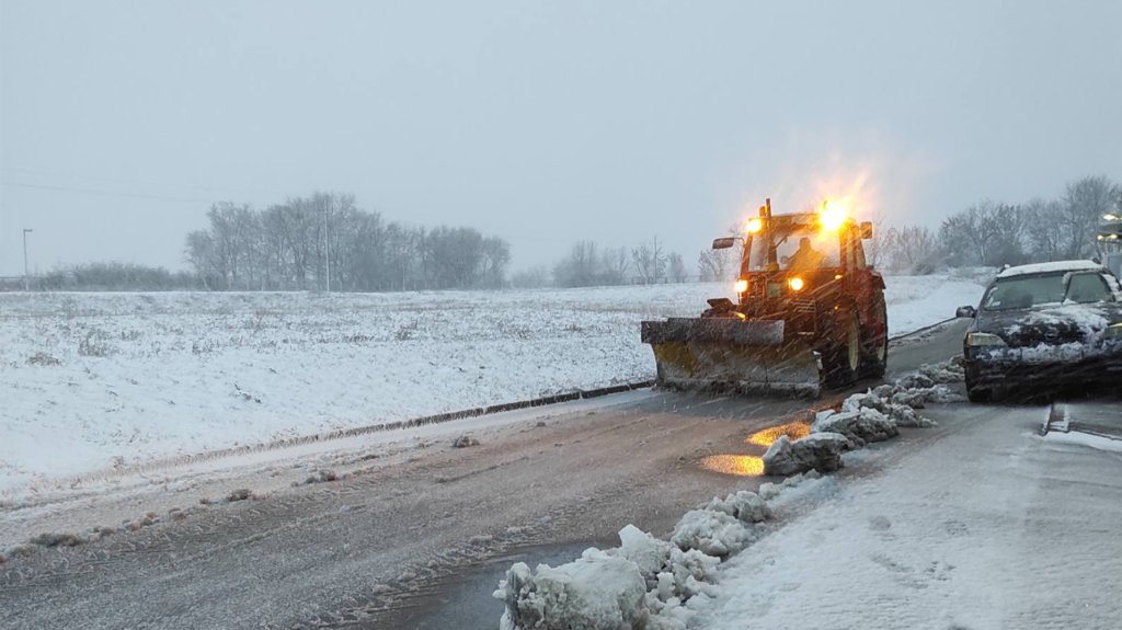 Saobraćaj u Vrbasu odvija se nesmetano, sneg čistilo pet ekipa Zimske službe 