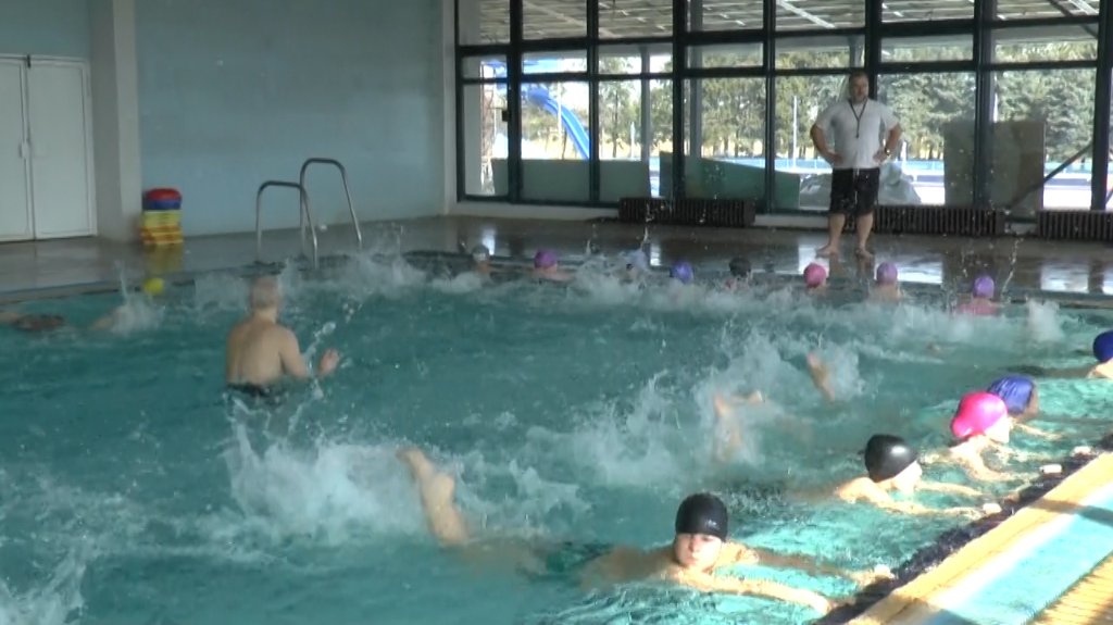 Đaci iz kulske opštine na obuci plivanja u Vrbasu