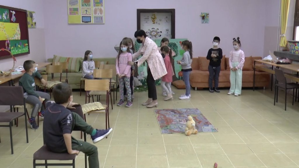 Predstavom „Uskršnji zeka“ i igraonicom učenici najavili predstojeće praznike
