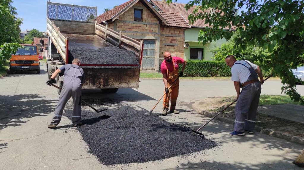 U toku saniranje udarnih rupa na putevima opštine Vrbas
