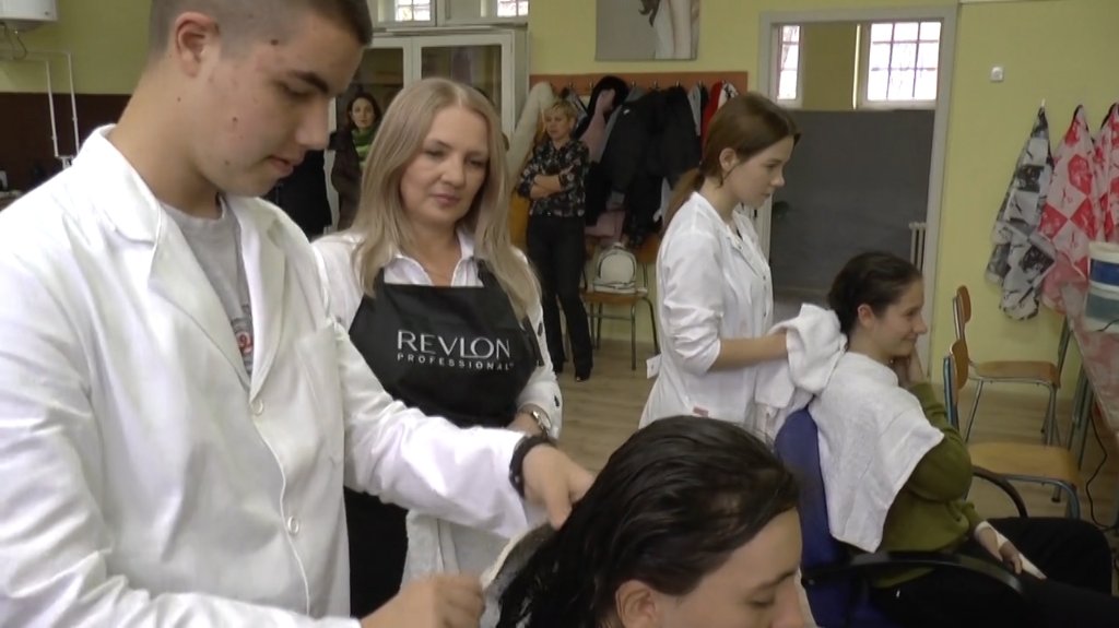 U srbobranskoj Gimnaziji i stručnoj školi otvoren frizerski kabinet 