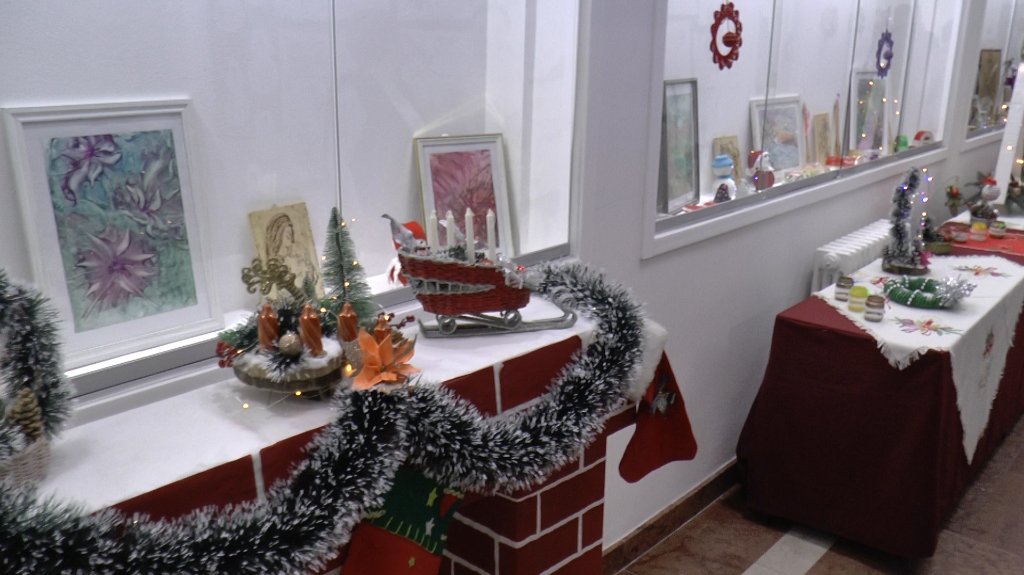 Izložba u susret božićnim praznicima u organizaciji KUD „Sirmai Karolj“