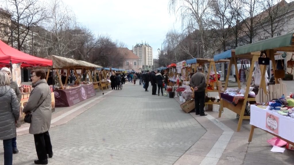 Osmomartovski bazar na gradskom trgu