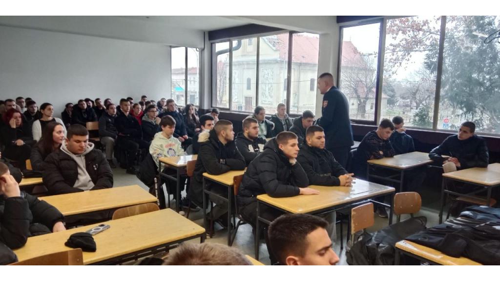 U Bačkoj Palanci održana prezentacija o uslovima upisa u vojne škole i akademije