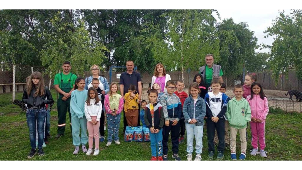 Predškolci i učenici OŠ “Aleksa Šantić” posetili Prihvatilište za pse u Novoj Gajdobri