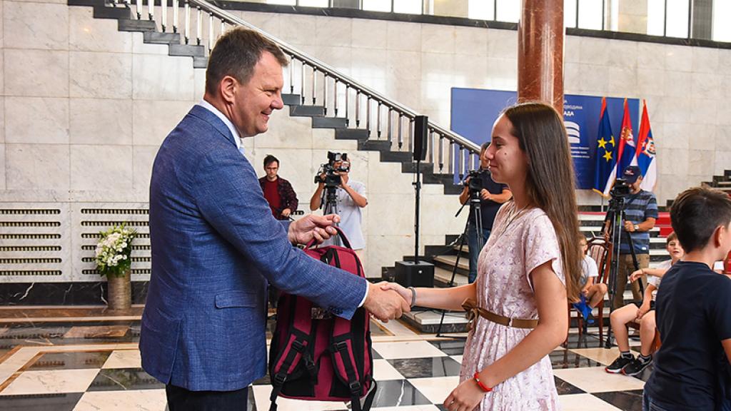Srpska deca iz regiona posetila Pokrajinsku vladu