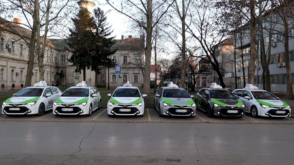 Crveni E taksi: Bečej prvi u Vojvodini dobio taksi vozila na hibridni pogon