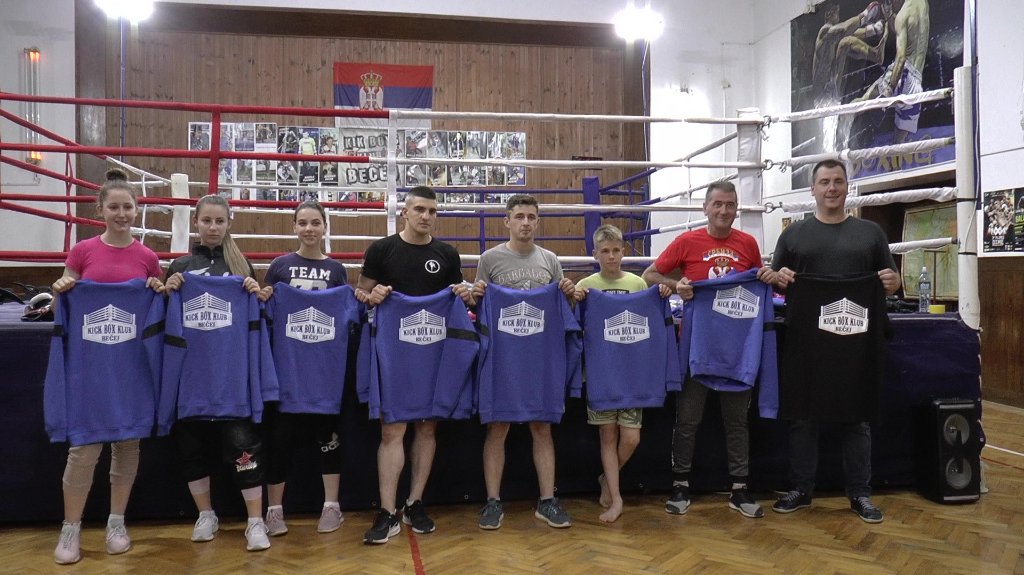 Sportfelszerelés az óbecsei kick-boxolóknak és támogatás a Dojo Karate Klubnak