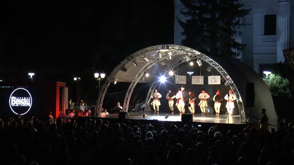“Folk fest”: ANIP „Venac“ oduševio bečejsku publiku