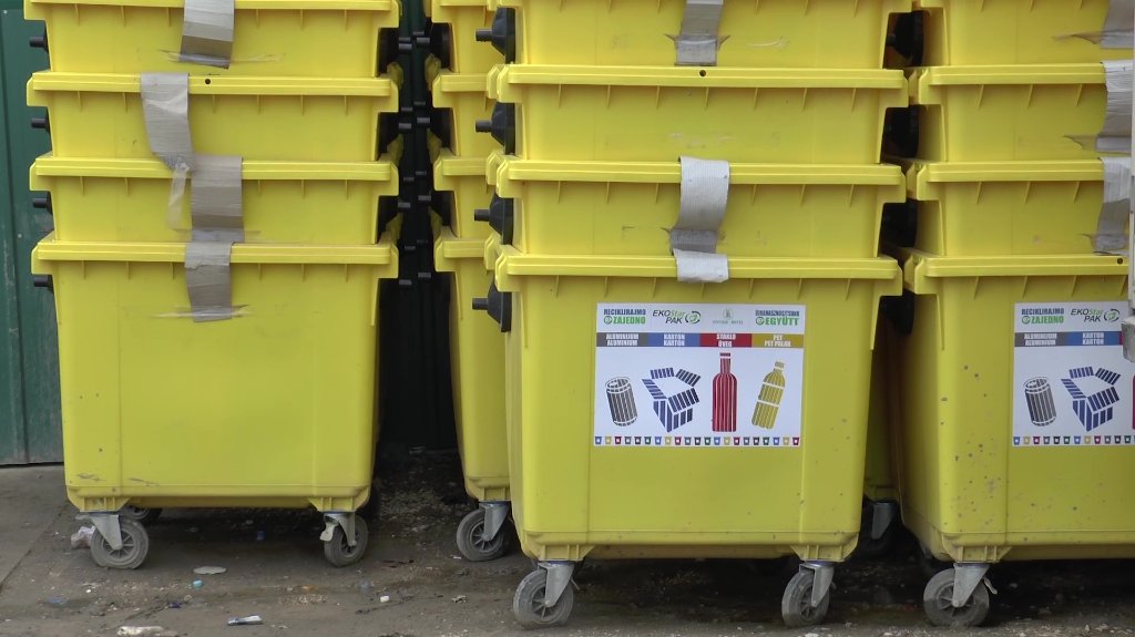 Uništavaju i kradu kontejnere za reciklažu da bi kiselili kupus