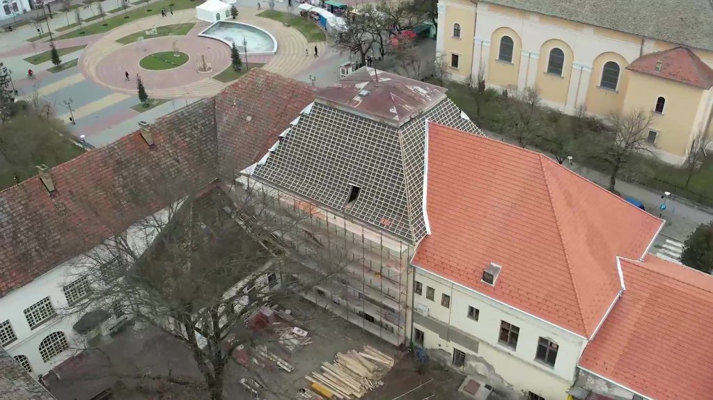 Folyamatban van az Óbecsei Városi Színház tetőszerkezetének felújítása