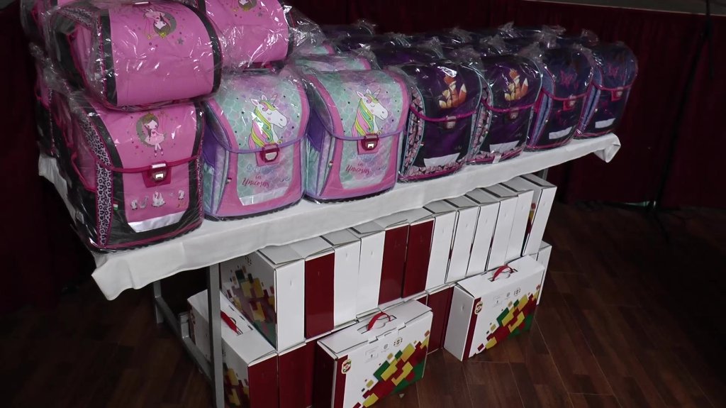 Školske torbe i pribor za 155 đaka prvaka koji pohađaju nastavu na mađarskom