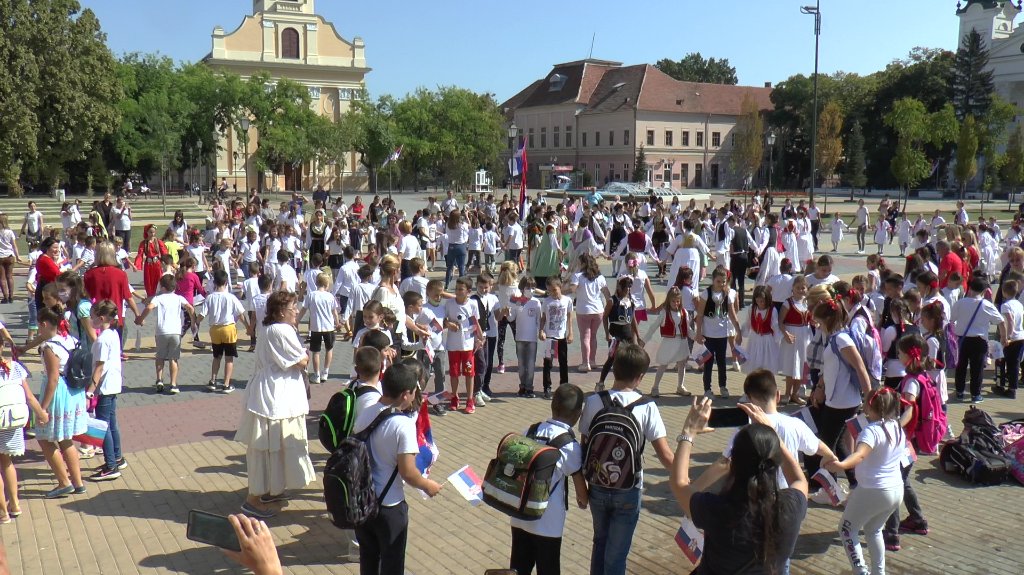 Više od 400 dece proslavilo Dan srpskog jedinstva, slobode i nacionalne zastave