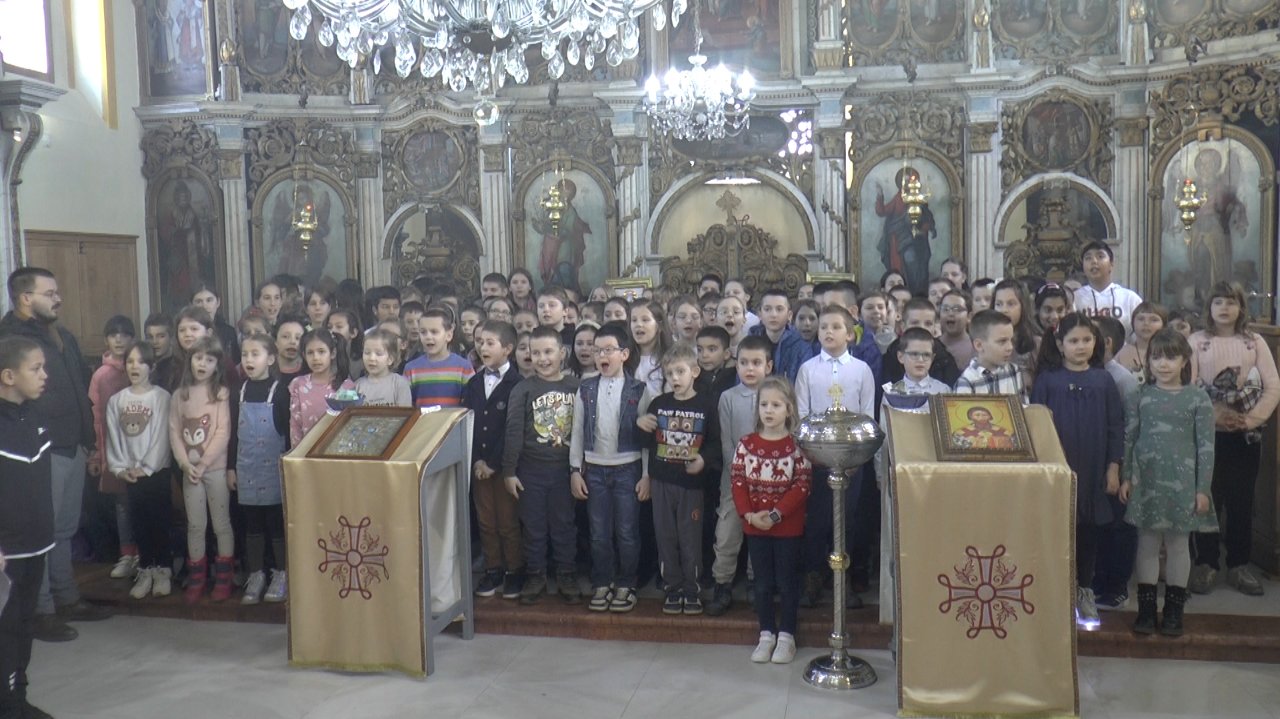 Svetosavskim koncertom, recitacijama i liturgijom obeležen Savindan u crkvi Svetog Arhangela Mihaila u Novom Kneževcu
