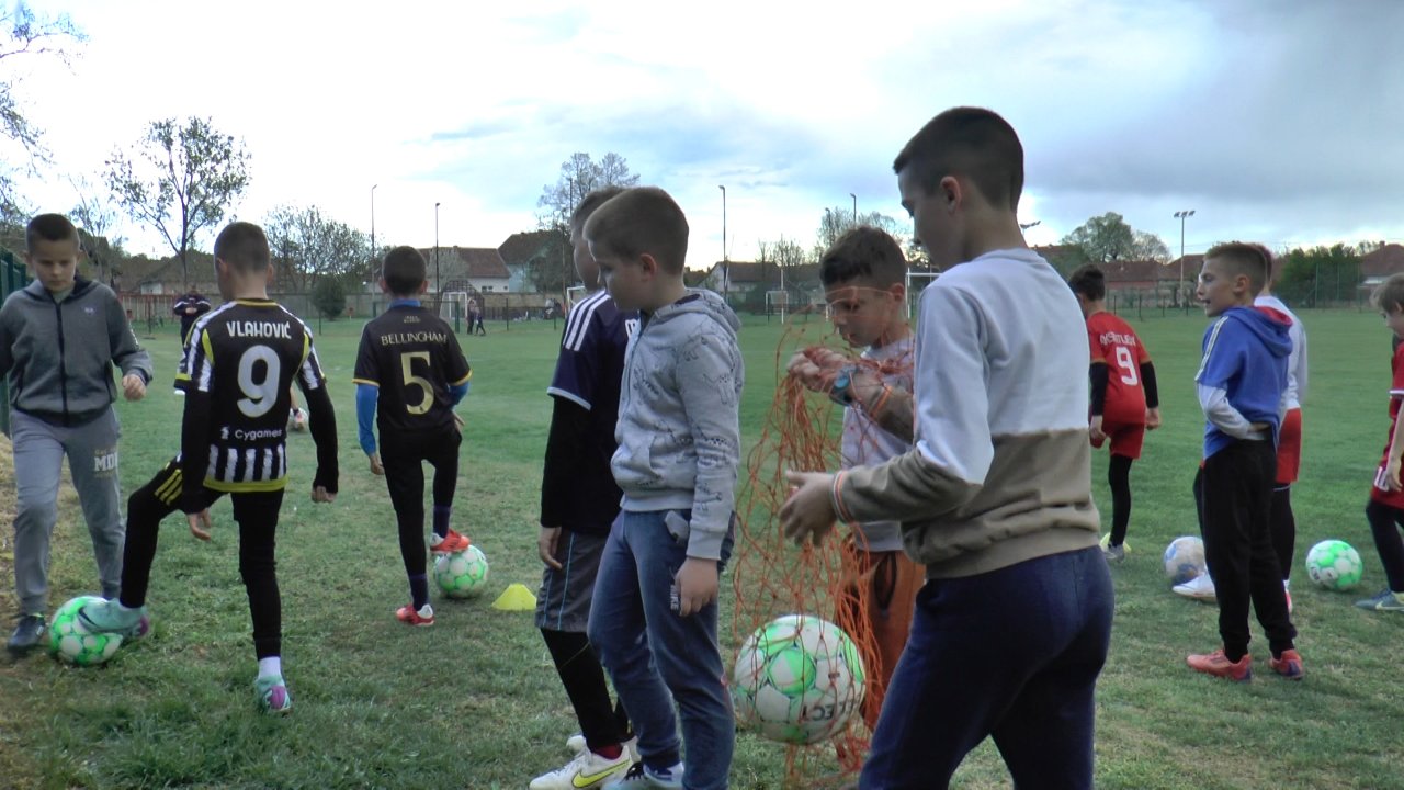 Sedamdesetoro dece omladinske škole FK „Obilić” vredno trenira i sprema se za nova takmičenja