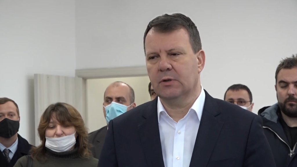 Predsednik Pokrajinske vlade Igor Mirović obišao završne radove na vrtiću u Novom Kneževcu