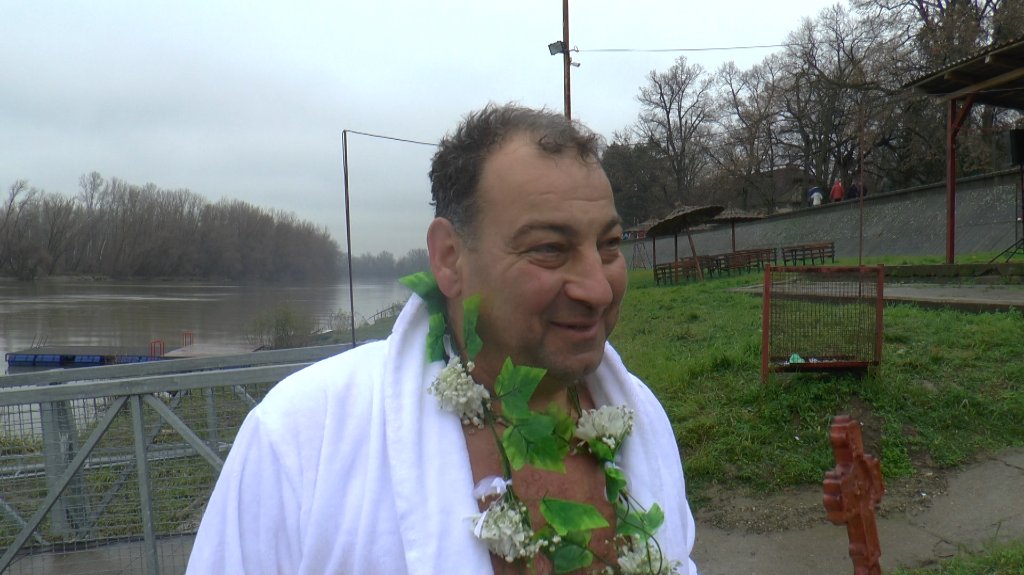 Aleksandar Prodanov pobednik Bogojavljenske plivačke trke u Novom Kneževcu