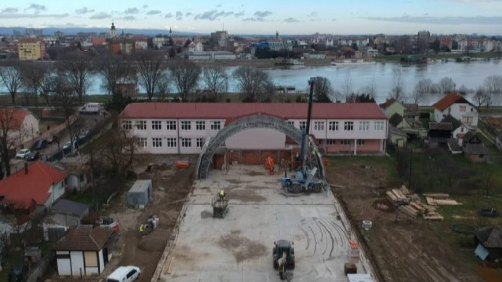 Izgradnja sale za fizičko u školi u Mačvanskoj Mitrovici
