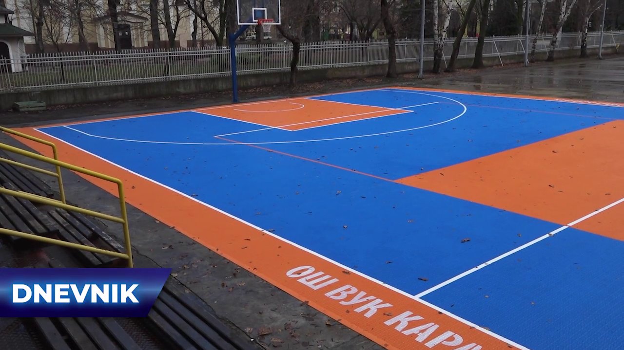 Nova podloga za košarkaški teren u OŠ „Vuk Karadžić”