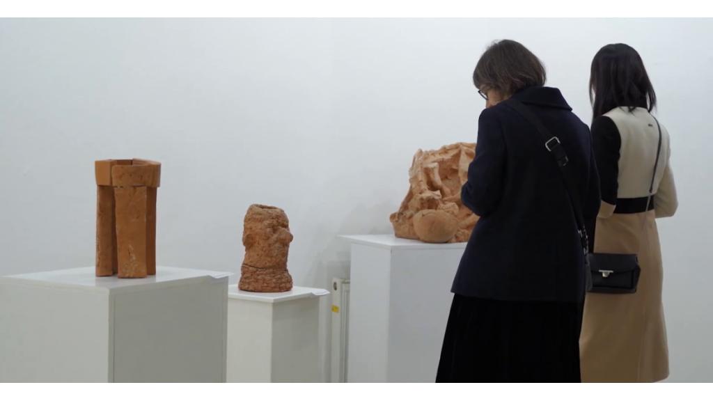 Skulpture Internacionalnog vajarskog simpozijuma ,,Terra” u valjevskoj galeriji ,,Radovan Trnavac”