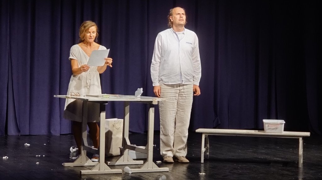 Predstava „Pomahnitali“ oduševila publiku u Novom Bečeju