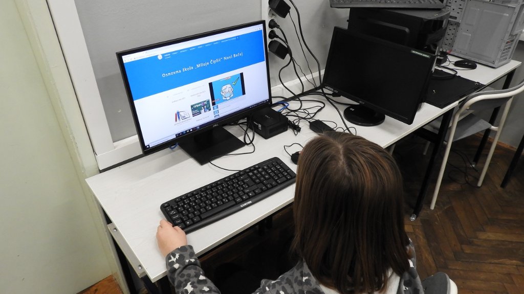 Novi računari za škole u Novom Bečeju, Kumanu i Bočaru