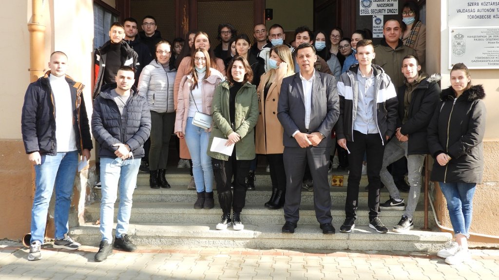Potpisani ugovori za stipendiranje studenata sa teritorije opštine Novi Bečej