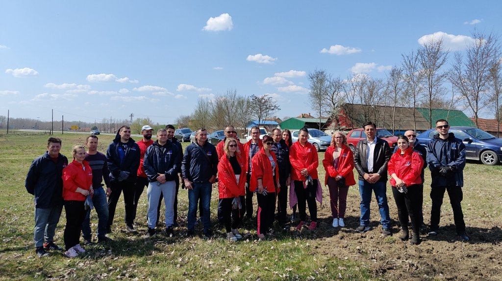 IZBORI 2022: Aktivisti SNS posadili 500 sadnica crnog bora