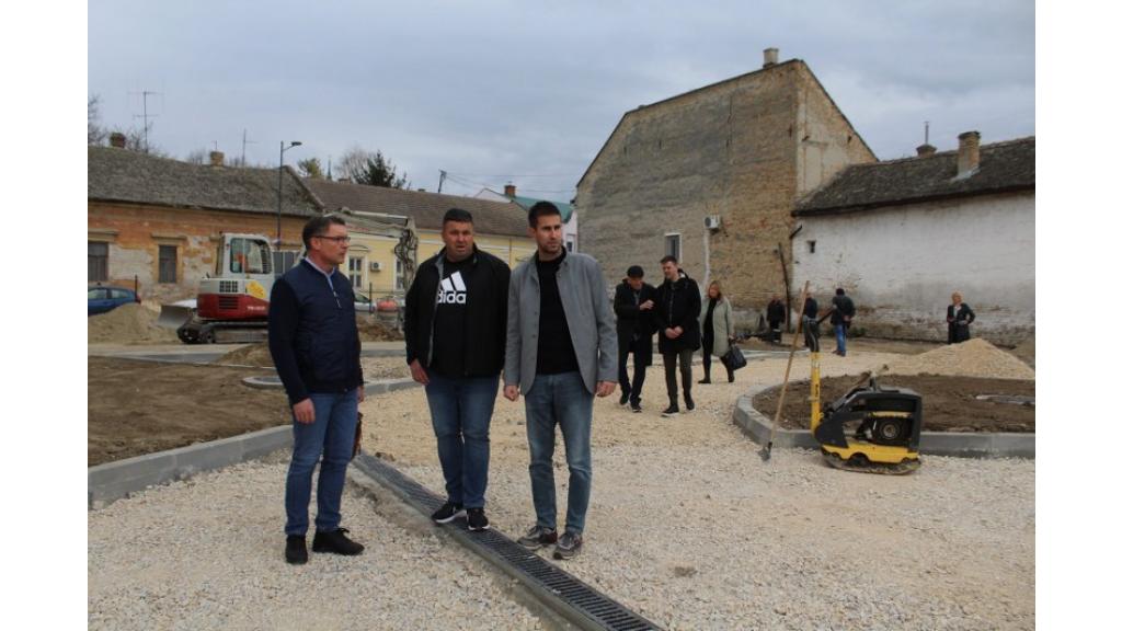 Gradonačelnik Ratković obišao radove na izgradnji parkinga kod bivšeg „Prokupca“
