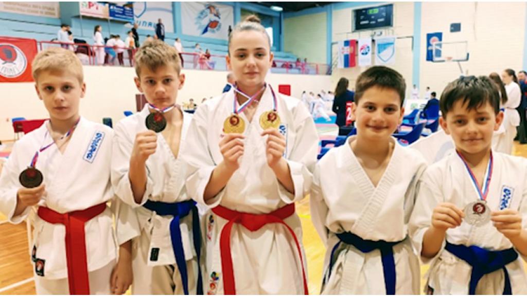 Karatisti „Somborca“ učestvovali na međunarodnom karate turniru u Staroj Pazovi