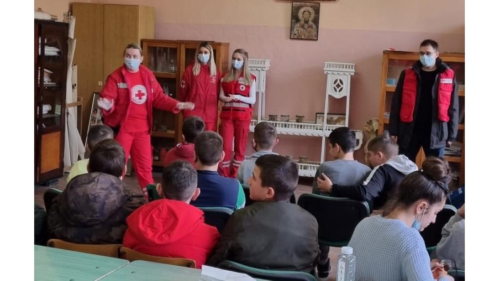 Crveni krst Apatin u Svilojevu održao predavanje „Prva pomoć“
