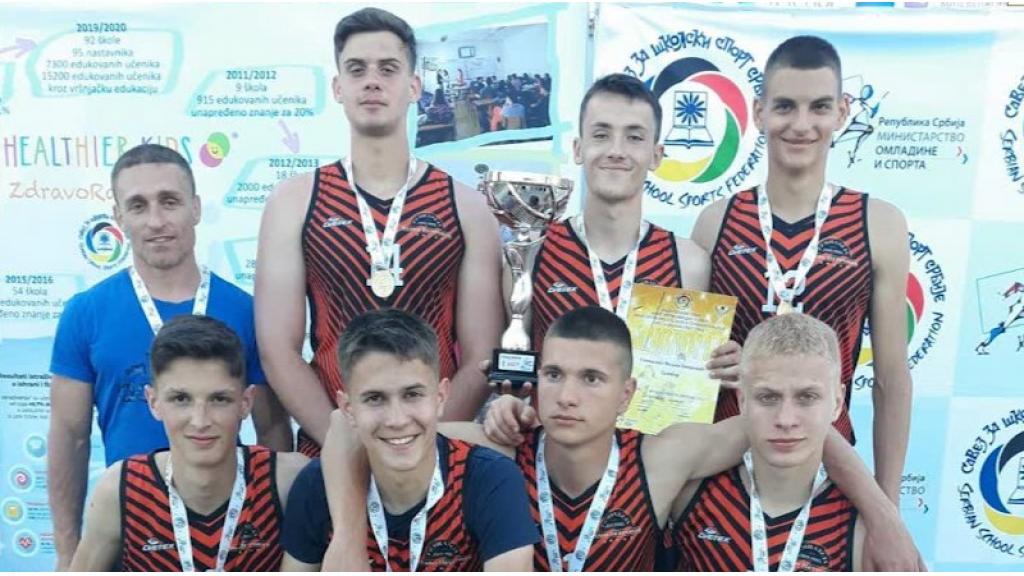 Muška ekipa Gimnazije „Veljko Petrović“ Sombor pobednik Republičkog takmičenja u atletici