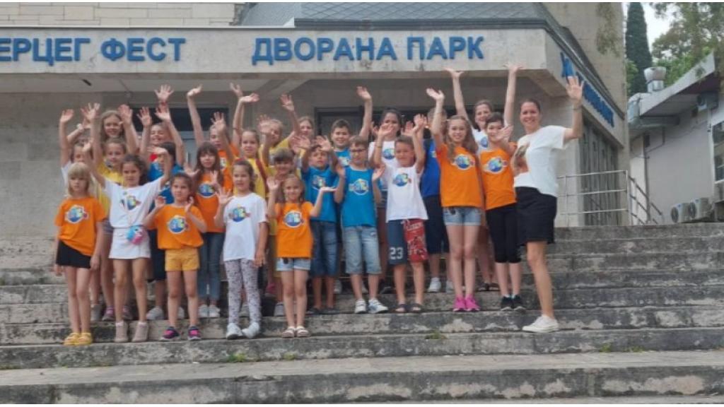 Dečiji hor „Šareni vokali“ učestvovali na susretu amaterskih dečijih horova u Herceg Novom
