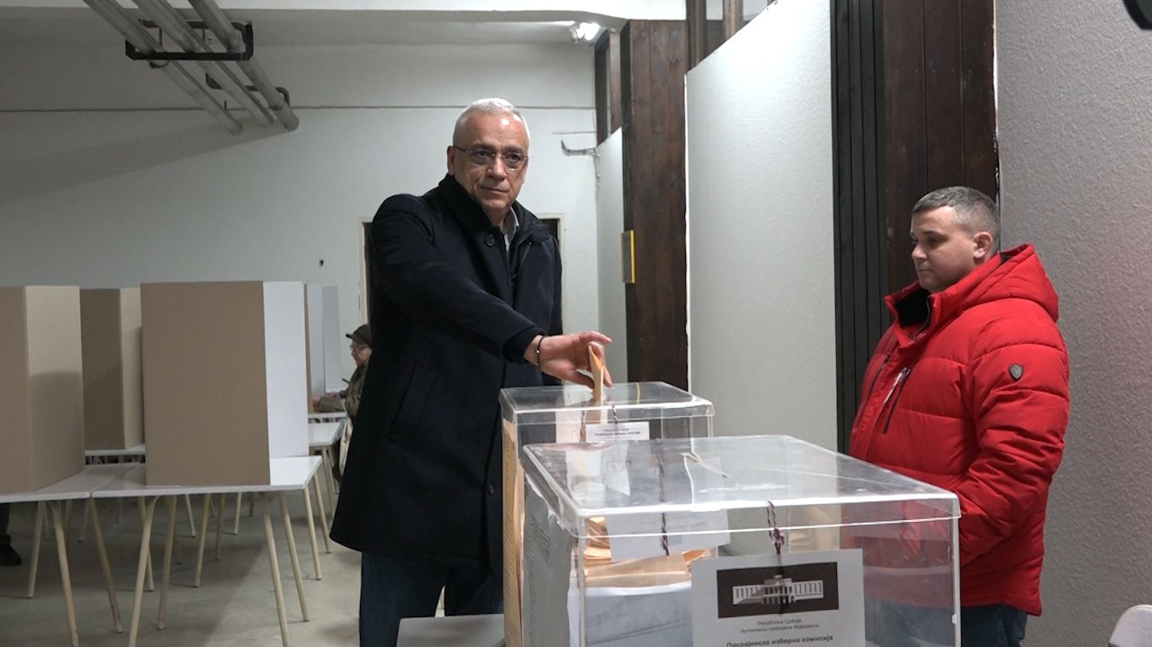 Gradonačelnik Stevan Bakić glasao na biračkom mestu br. 12