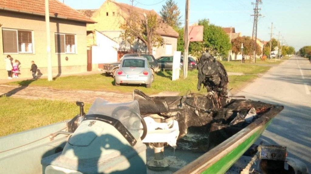 Zapaljen čamac JVP “Vode Vojvodine” nakon niza akcija protiv ribokradica