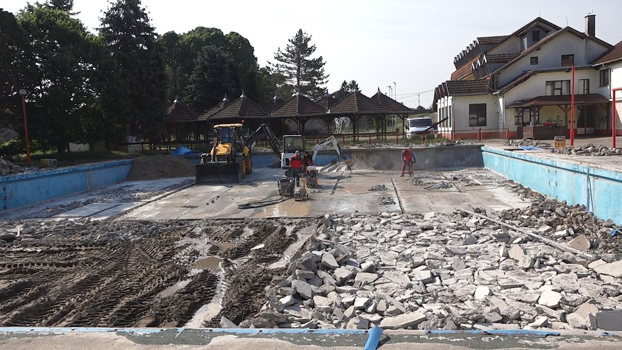 U toku su radovi na obnavljanju bazena u Bajmoku