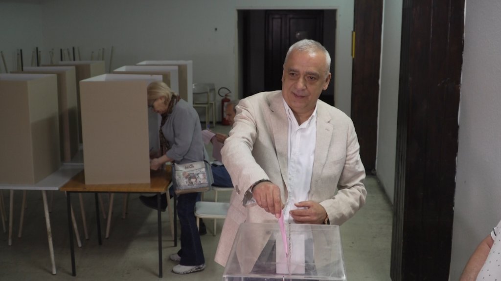 Stevan Bakić glasao na biračkom mestu br. 12