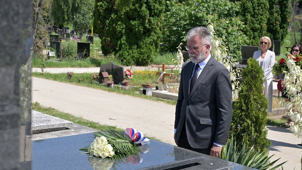 Ministar Ristić na pomenu povodom godišnjice smrti Milana Pantića