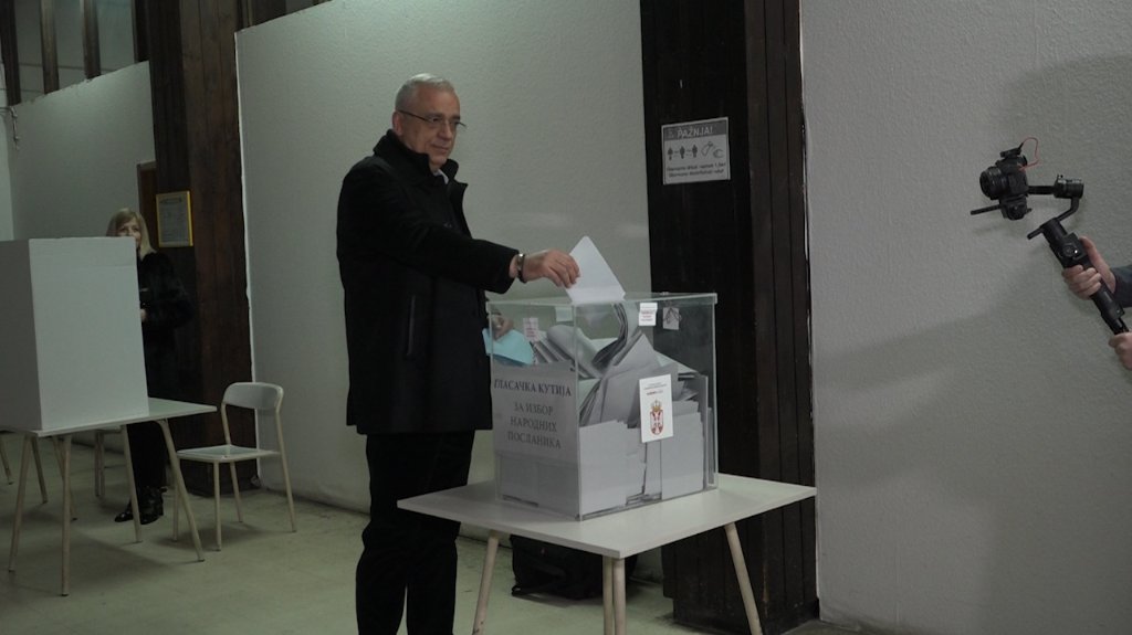 Gradonačelnik Subotice glasao na biračkom mestu br. 12 u MZ Dudova šuma