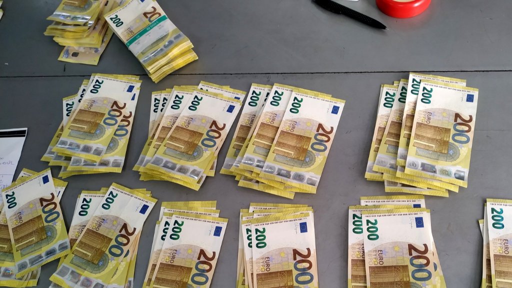 Carinici na Horgošu zaplenili skoro 100.000 neprijavljenih evra
