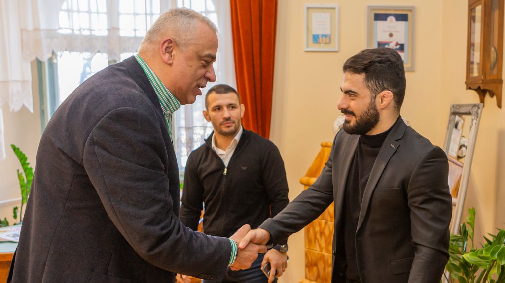 Gradonačelnik Bakić primio svetskog prvaka u rvanju Alija Arsalana