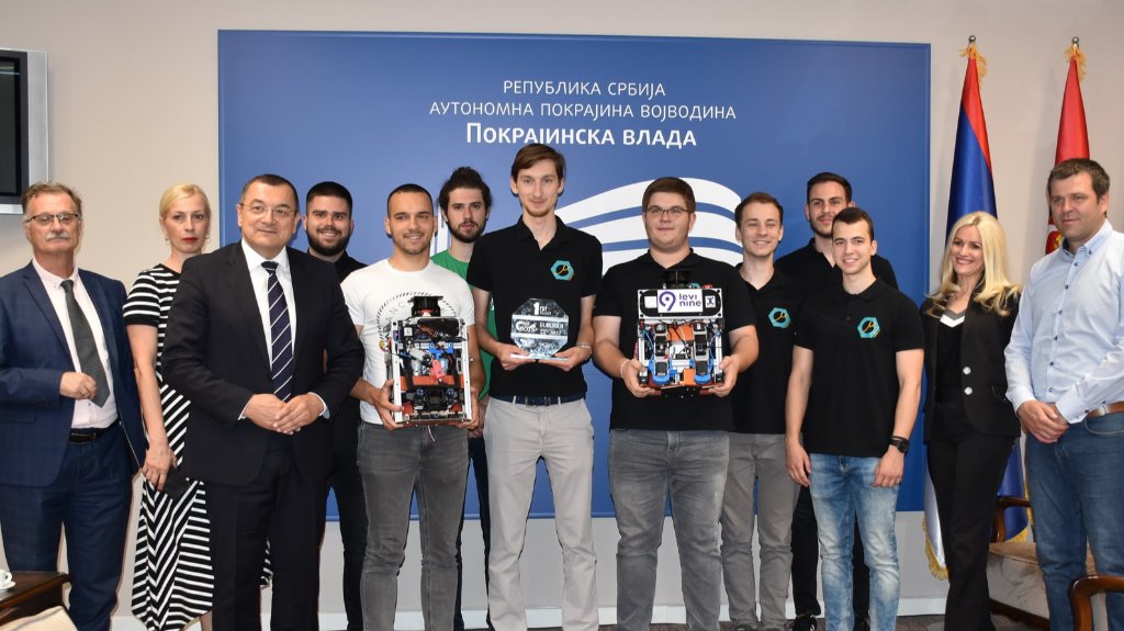 Šampioni u robotici na prijemu u Pokrajinskoj vladi